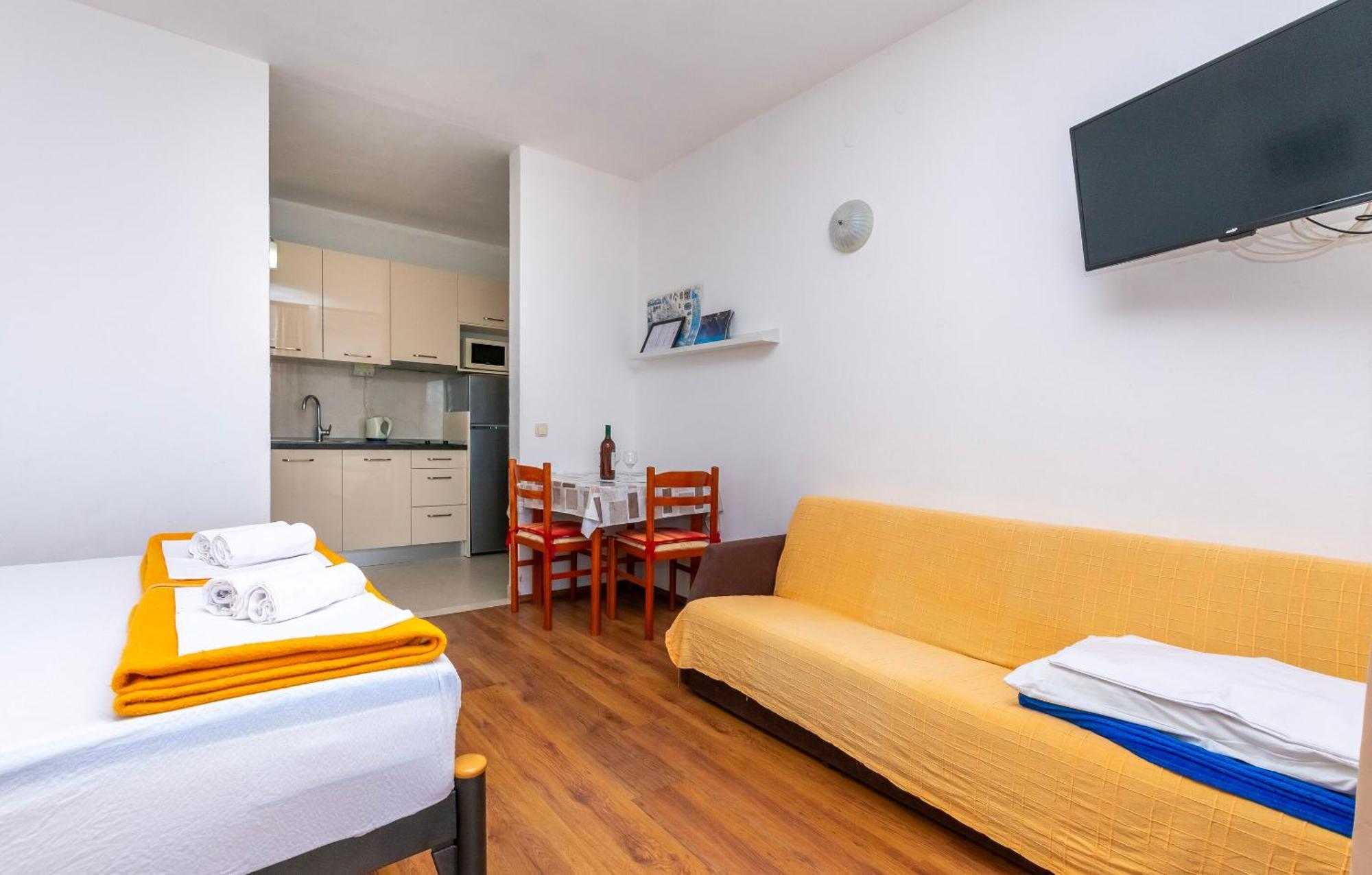 Apartments Ivo - Sea View; 피사크 외부 사진