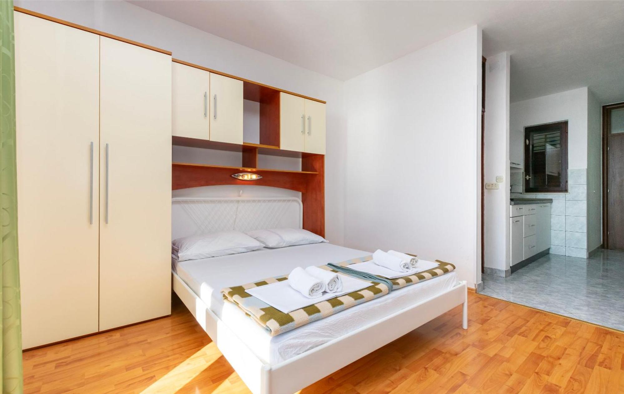 Apartments Ivo - Sea View; 피사크 외부 사진