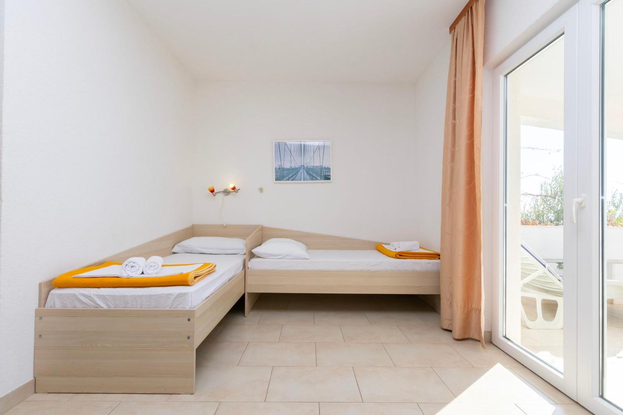 Apartments Ivo - Sea View; 피사크 외부 사진